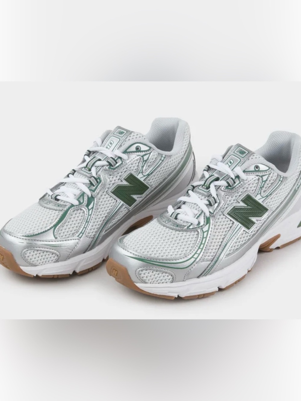 New Balance Lifestyle 740 ,Women's Sz 7 Sneakers in Grey ,White and Green/Tan